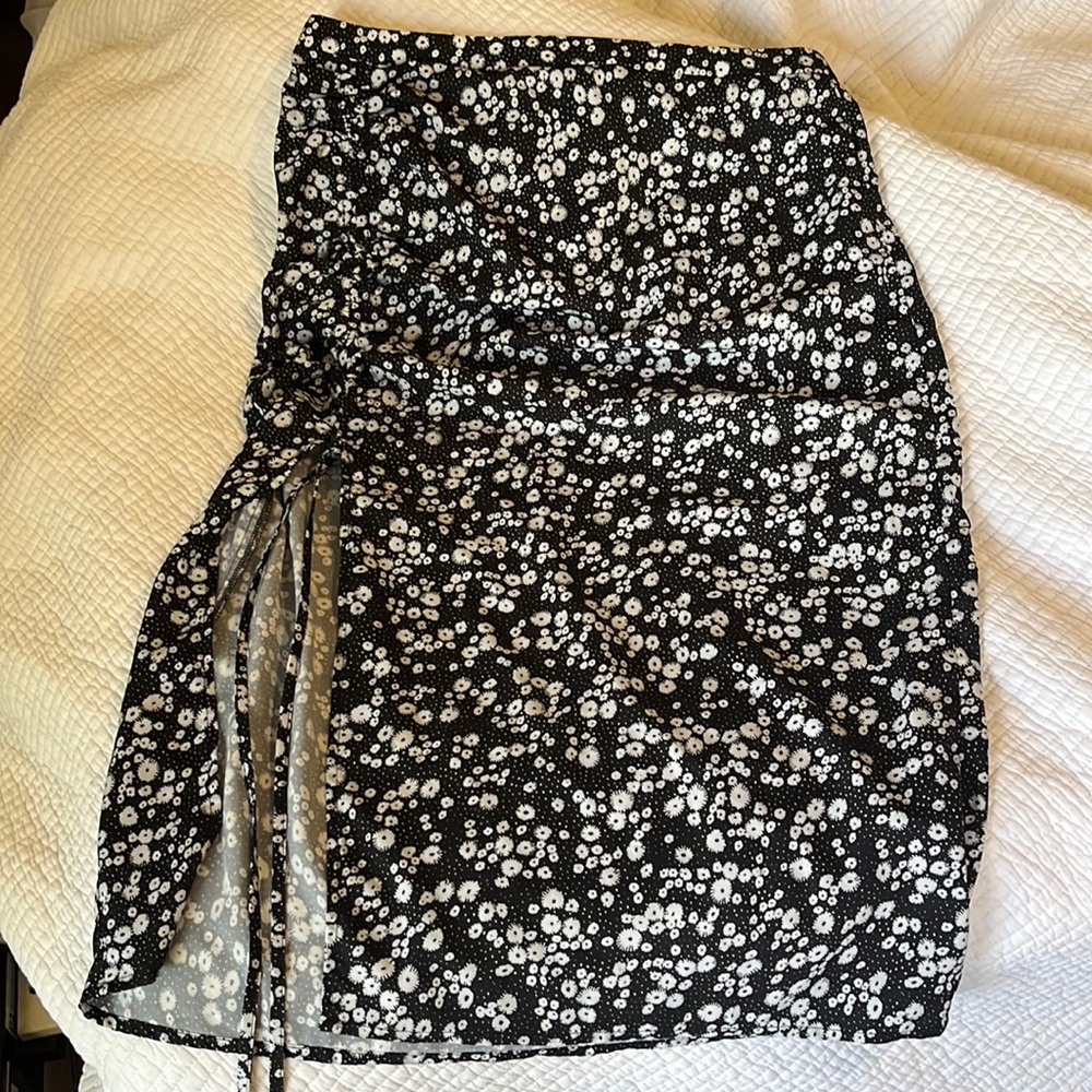 Floral skirt with slit